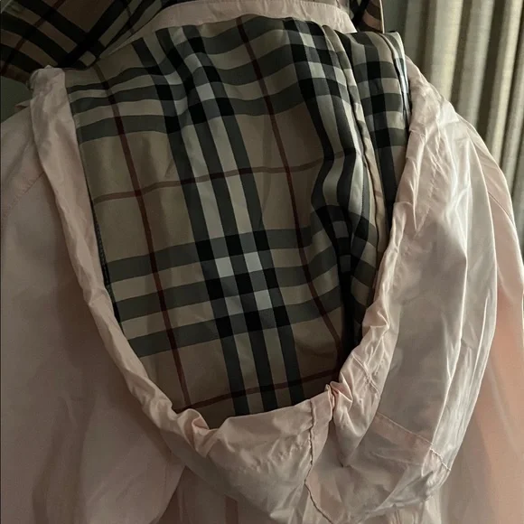 Burberry Blush Pink Raincoat with Check Lining - Picture 5 of 5
